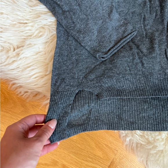 Mossimo Women’s Grey V-Neck Sweater - Picture 3 of 3